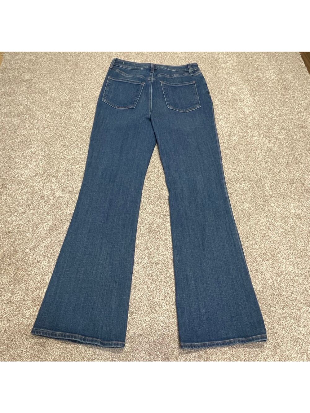 Relaxed Comfortable stretch Chico's High Rise Flare Jeans 1R (US 8R) Medium Wash